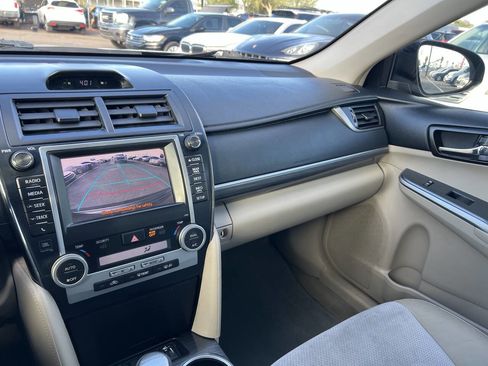 Used 2012 Toyota Camry XLE image 12