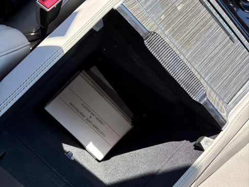 Used 2022 Jeep Wagoneer Series III w/ Flexible Seating Group image 26