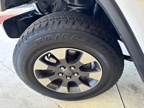 Used 2018 Jeep Wrangler Unlimited Sahara w/ Cold Weather Group AWD/4WD image 34
