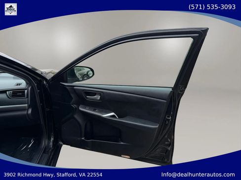 Used 2015 Toyota Camry SE FWD image 10