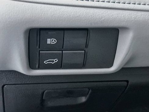 Used 2023 Toyota Highlander XLE AWD/4WD image 11