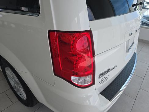 Used 2013 Dodge Grand Caravan Crew FWD image 21