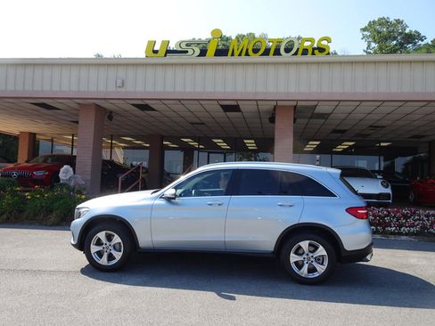 Used 2018 Mercedes-Benz GLC 300 w/ Premium Package image 28