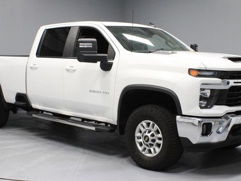 Used 2025 Chevrolet Silverado 2500 LT w/ Safety Package AWD/4WD image 1