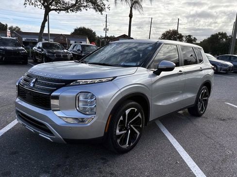 Used 2024 Mitsubishi Outlander SE image 7