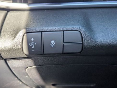 Used 2024 Hyundai Elantra SEL w/ Convenience Package image 32