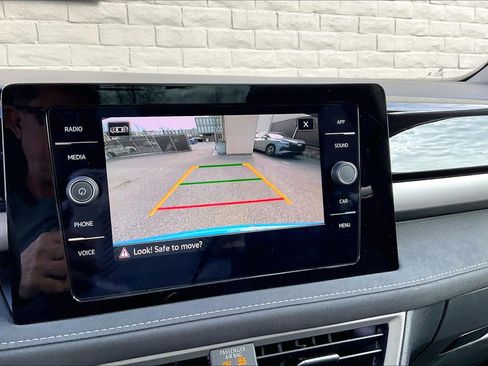 Certified 2025 Volkswagen Taos SE image 21