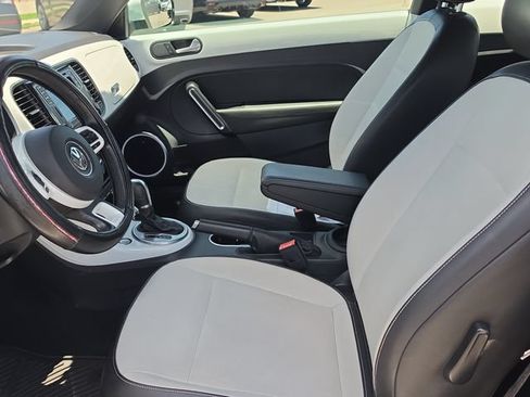 Used 2017 Volkswagen Beetle 1.8T SE FWD image 40