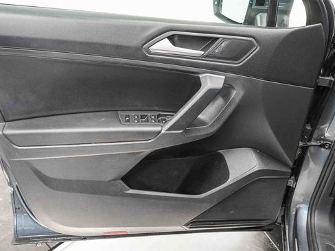 Used 2020 Volkswagen Tiguan SE image 21