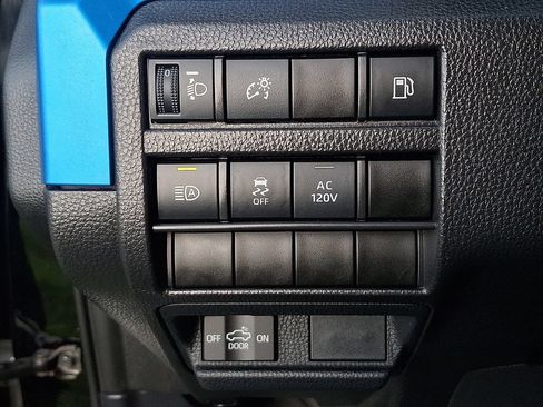 Used 2025 Toyota Tacoma TRD Sport AWD/4WD image 25