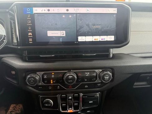 New 2026 Jeep Gladiator Sport image 18