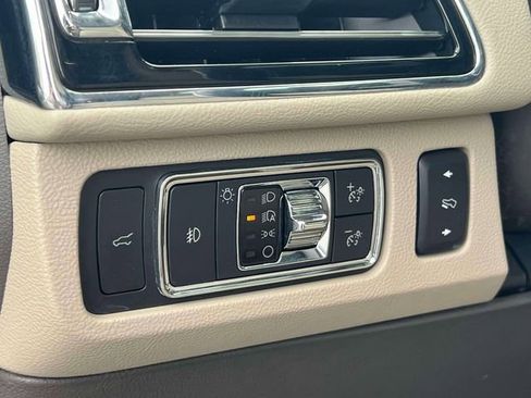 Used 2022 Lincoln Navigator Reserve AWD/4WD image 21