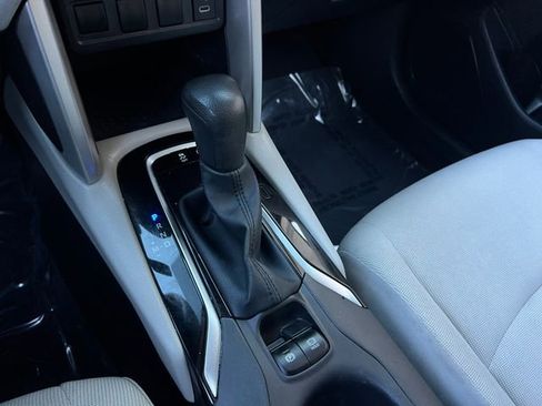 Used 2024 Toyota Corolla Cross L image 27