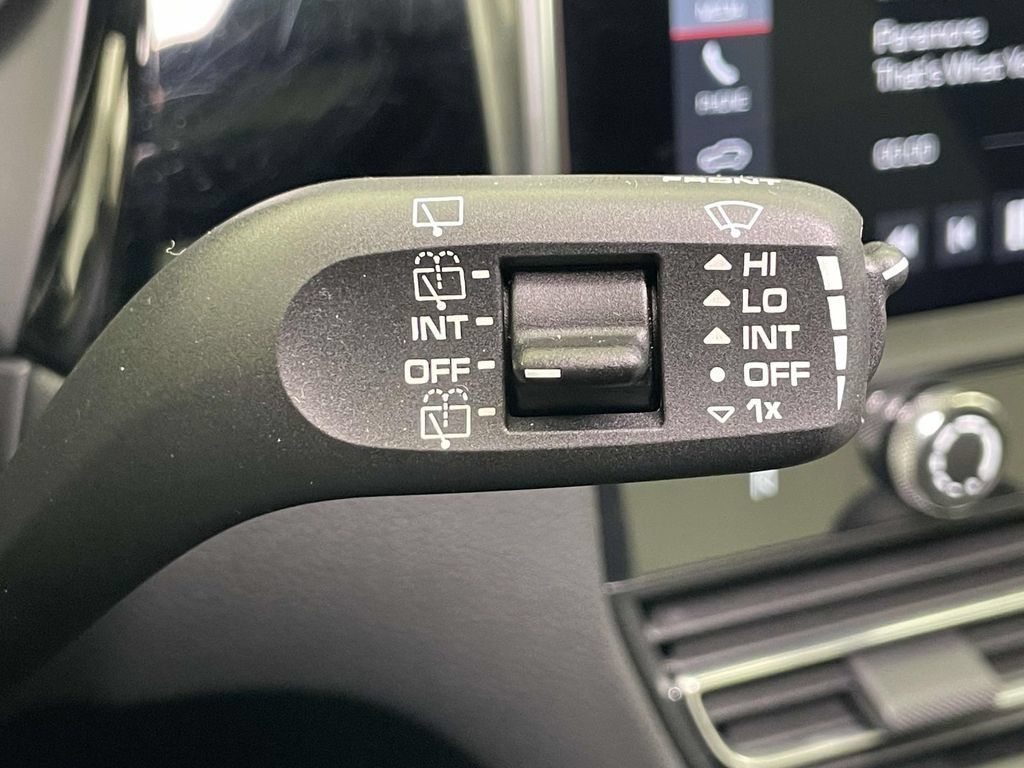 Certified 2026 Porsche Macan AWD/4WD image 43