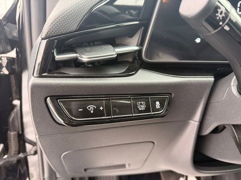 Used 2023 Kia Niro EX image 25