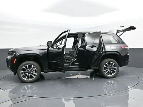 Used 2024 Jeep Grand Cherokee Overland w/ Advanced Protech Group III AWD/4WD image 61