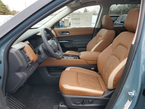 New 2026 Nissan Pathfinder Platinum AWD/4WD image 5