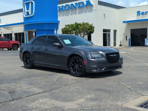 Used 2019 Chrysler 300 S RWD image 2