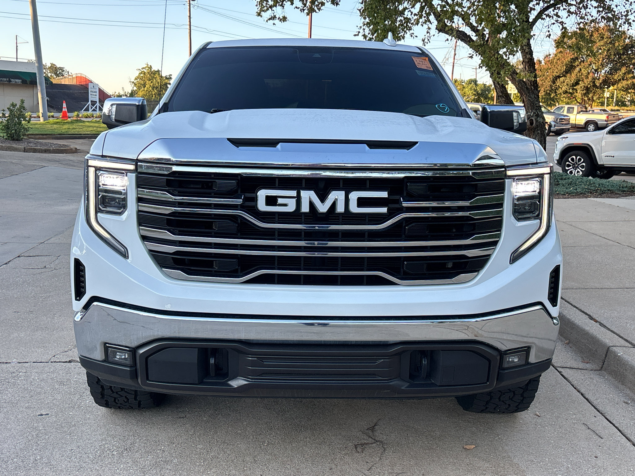 Used 2025 GMC Sierra 1500 SLT AWD/4WD image 3