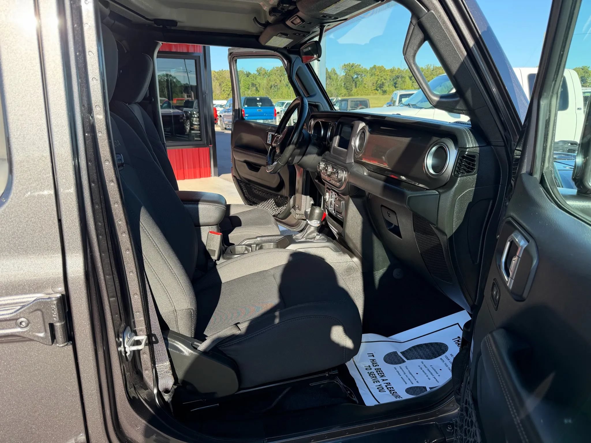 Used 2020 Jeep Wrangler Unlimited Sahara AWD/4WD image 11