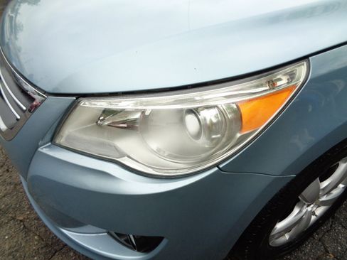 Used 2009 Volkswagen Routan SEL Premium image 10