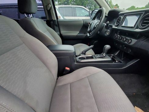 Used 2018 Toyota Tacoma SR AWD/4WD image 4