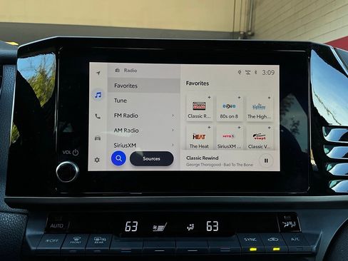 Used 2025 Toyota Camry LE image 29