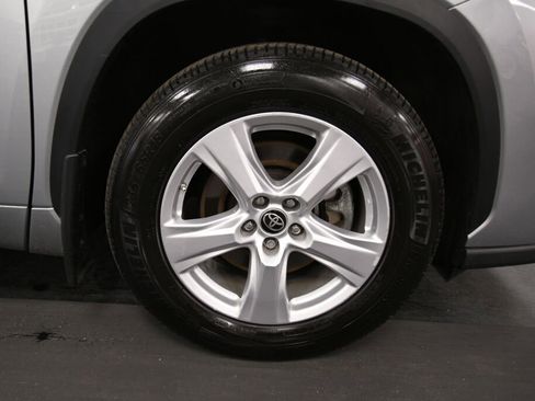 Used 2023 Toyota Highlander L FWD image 31