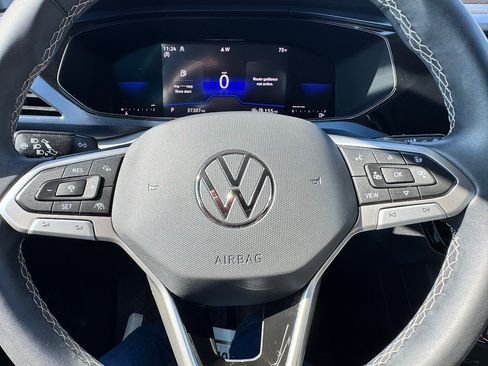 Used 2022 Volkswagen Taos SE image 11