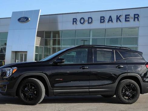 Used 2024 GMC Terrain AT4 w/ Infotainment Package II image 2