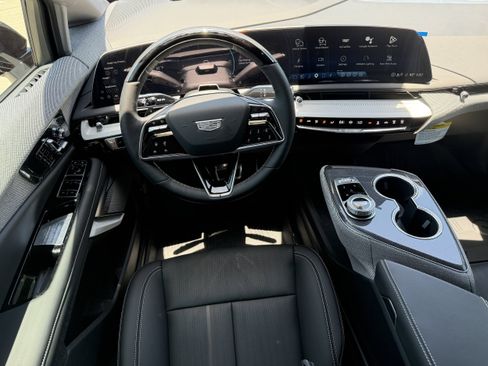 New 2026 Cadillac Optiq Sport 2 w/ LPO, Floor Liner Package AWD/4WD image 14