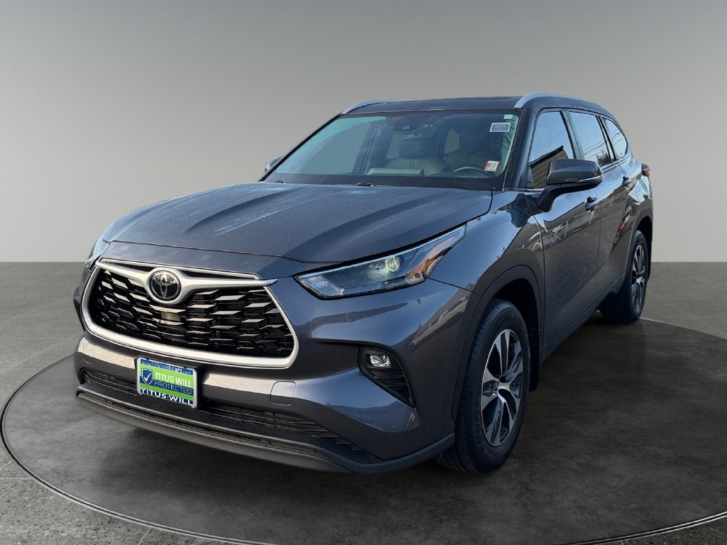 Used 2023 Toyota Highlander XLE AWD/4WD image 3