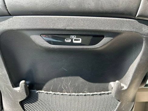 Used 2023 Chrysler Pacifica Touring-L FWD image 41