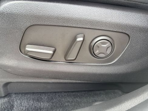 Used 2026 Kia Carnival FWD image 23