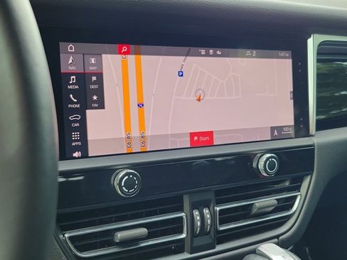 Used 2024 Porsche Macan Turbo image 27