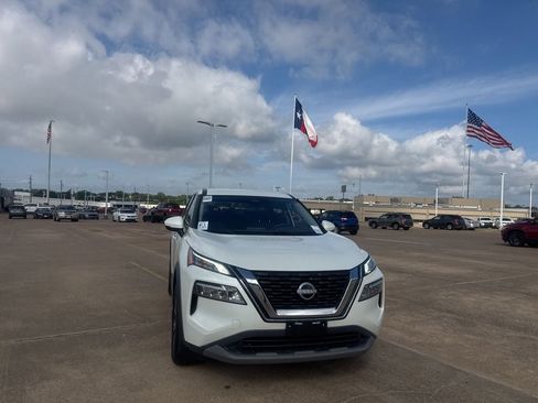 Certified 2023 Nissan Rogue SV FWD image 3
