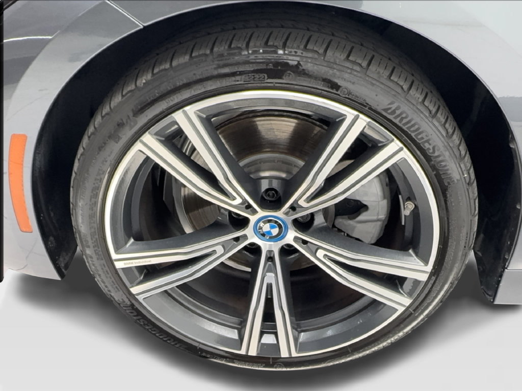Used 2022 BMW 330e w/ Driving Assistance Package RWD image 15