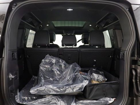 New 2026 Land Rover Defender 110 X-Dynamic SE image 19