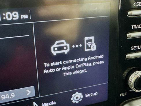 Used 2022 Kia Sorento LX image 2