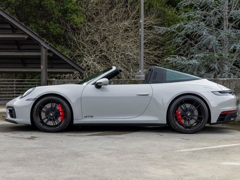 Certified 2022 Porsche 911 Targa 4 GTS image 2
