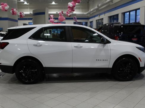 Used 2023 Chevrolet Equinox LS w/ Midnight Edition image 4