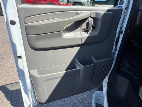 Used 2014 GMC Savana 2500 RWD image 10