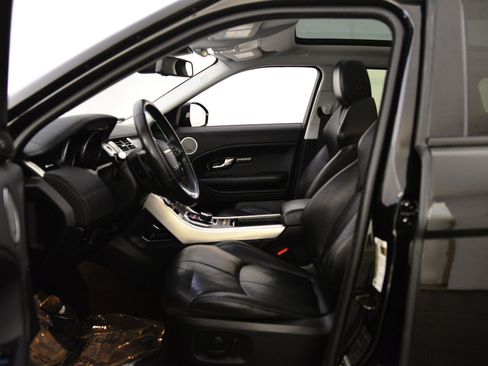 Used 2017 Land Rover Range Rover Evoque SE Premium image 24