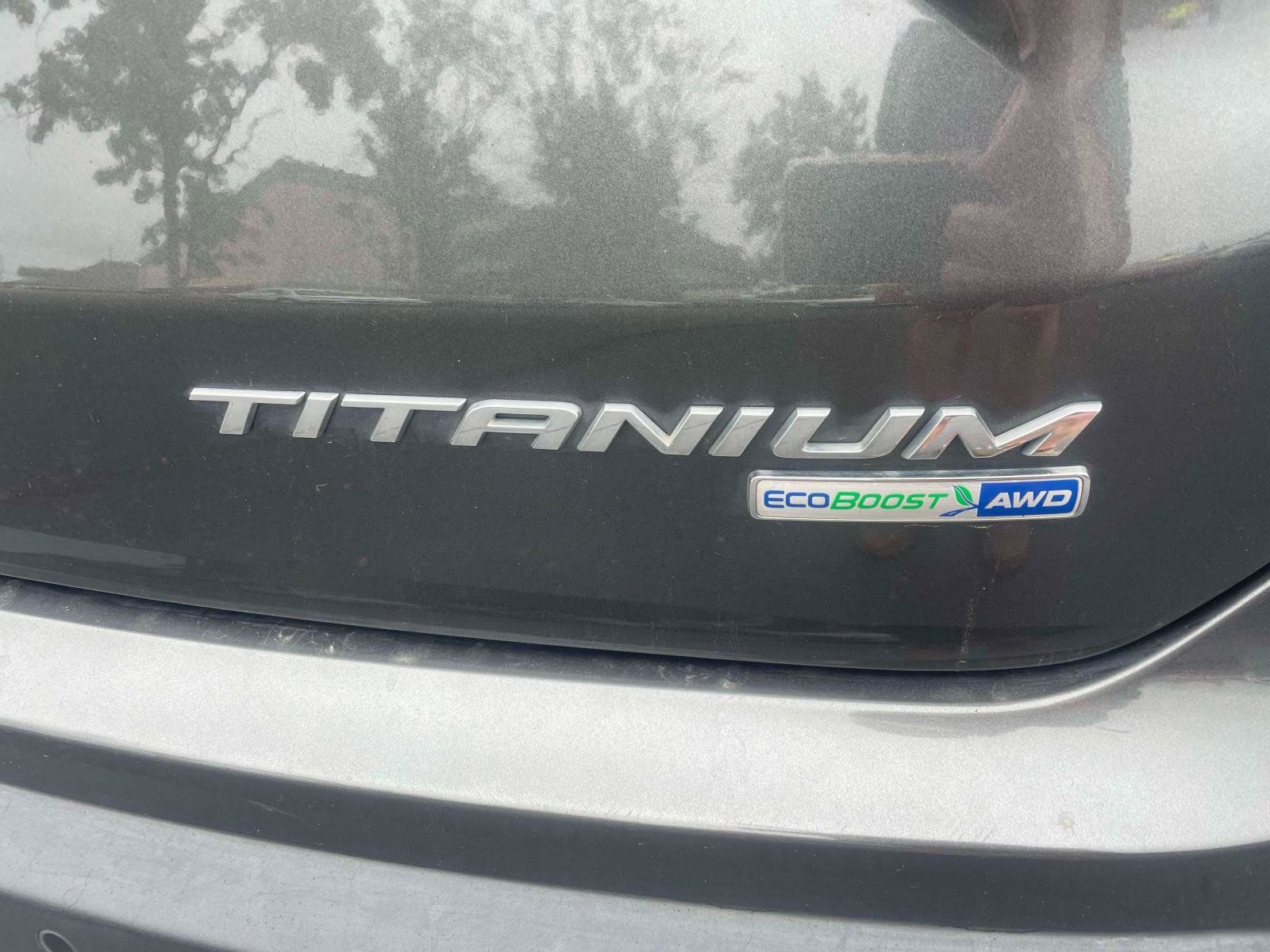 Used 2019 Ford Edge Titanium w/ Equipment Group 301A AWD/4WD image 8