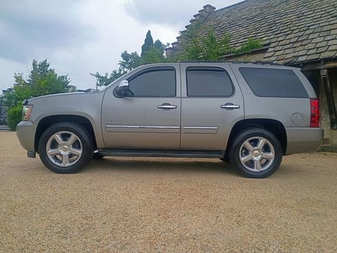 Used 2012 Chevrolet Tahoe LTZ RWD image 17