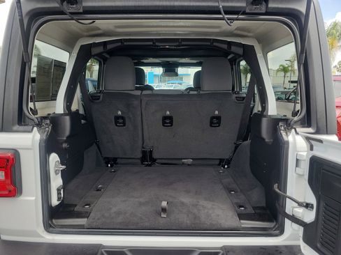 Used 2025 Jeep Wrangler Unlimited Rubicon image 28