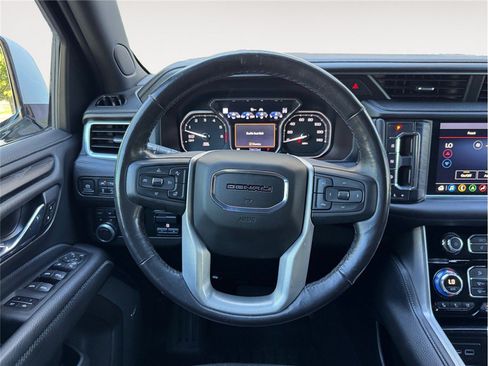 Used 2021 GMC Yukon Denali w/ Denali Premium Package AWD/4WD image 12