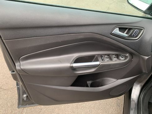 Used 2017 Ford Escape SE w/ Equipment Group 201A image 9