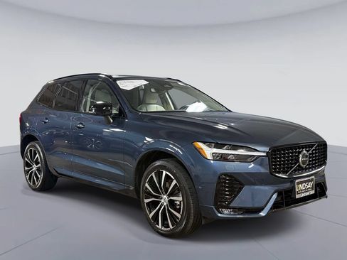 Used 2023 Volvo XC60 B5 Plus w/ Climate Package FWD image 9