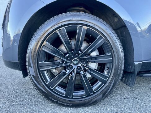 Used 2025 Land Rover Range Rover Long Wheelbase SE image 9